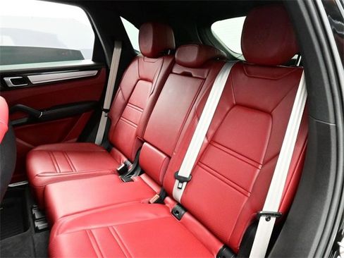 Used 2023 Porsche Cayenne Platinum Edition image 14