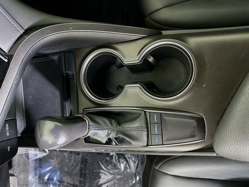 Used 2024 Toyota Camry SE w/ Convenience Package image 24