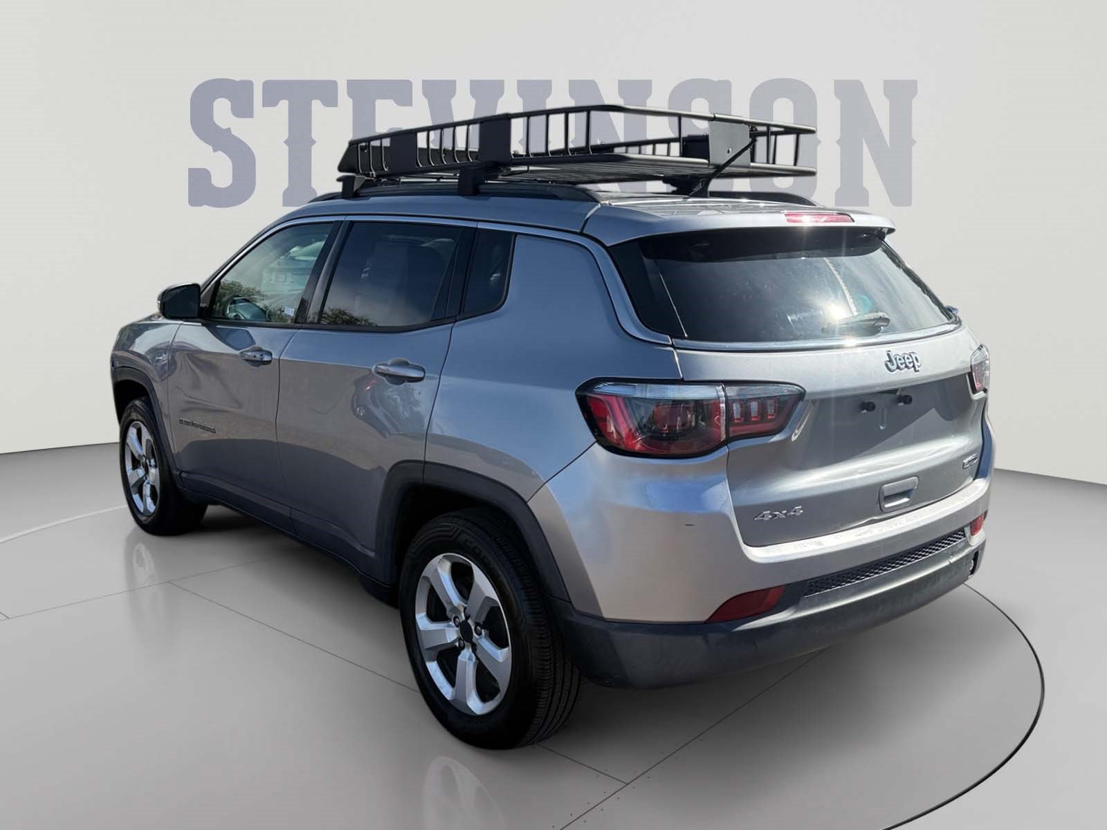 Used 2017 Jeep Compass Latitude AWD/4WD image 3