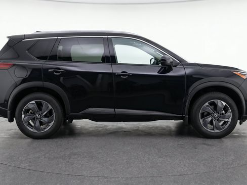Used 2025 Nissan Rogue SV FWD image 11