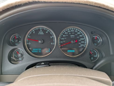 Used 2014 Chevrolet Suburban LT RWD image 27