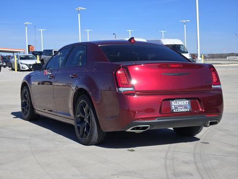 Used 2023 Chrysler 300 Touring w/ Sport Appearance Package image 5