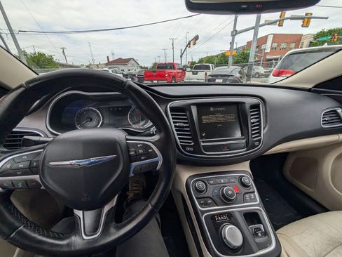 Used 2017 Chrysler 200 Limited Platinum image 20