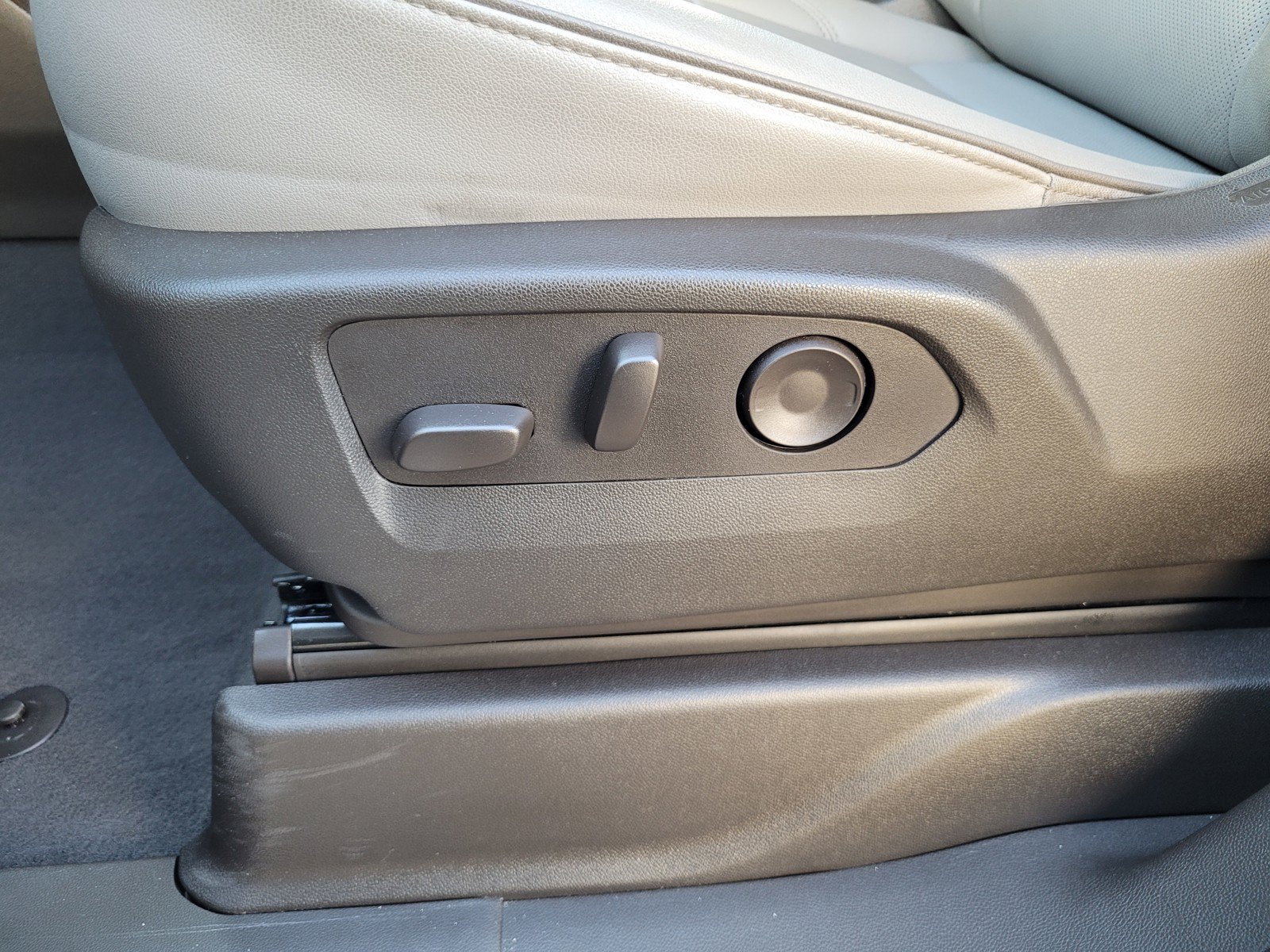 Used 2026 GMC Yukon Elevation RWD image 10