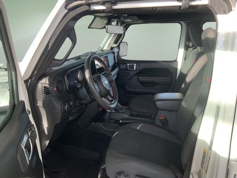 Used 2024 Jeep Gladiator Rubicon w/ Technology Group image 10