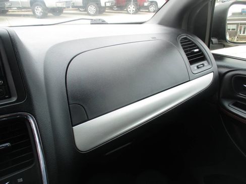 Used 2017 Dodge Grand Caravan GT image 33