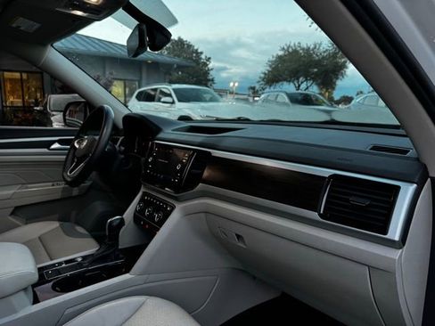 Used 2022 Volkswagen Atlas SE w/ Panoramic Sunroof Package image 7