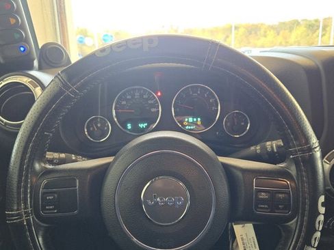 Used 2012 Jeep Wrangler Unlimited Sahara image 27