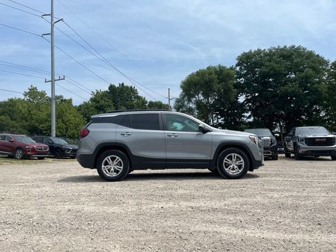 Used 2023 GMC Terrain SLE w/ Driver Convenience Package FWD image 6