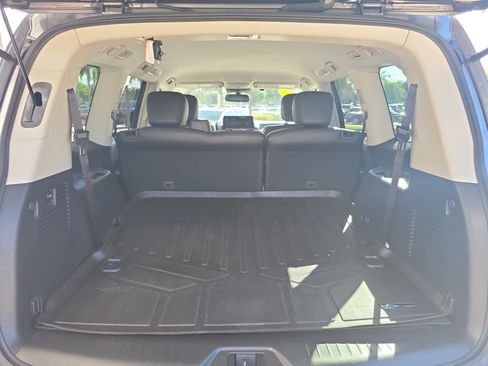 Used 2022 Nissan Armada SV w/ SV Appearance Package AWD/4WD image 11