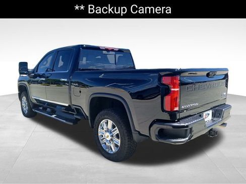 Used 2025 Chevrolet Silverado 2500 High Country w/ Technology Package AWD/4WD image 3