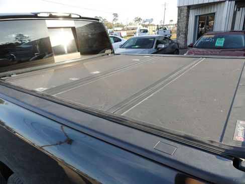 Used 2017 Nissan Titan SV image 32