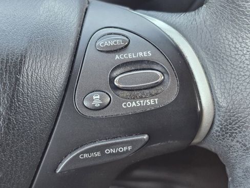 Used 2020 Nissan Pathfinder SL image 14