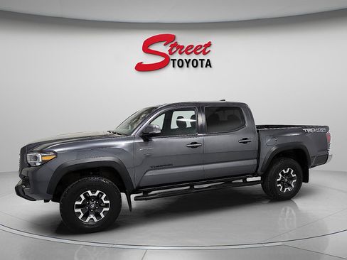 Certified 2022 Toyota Tacoma TRD Off-Road image 2