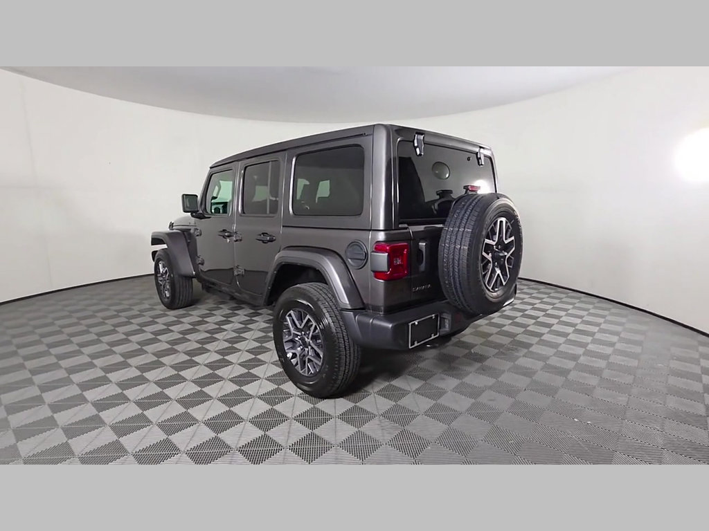 Used 2026 Jeep Wrangler Unlimited Sahara AWD/4WD image 43