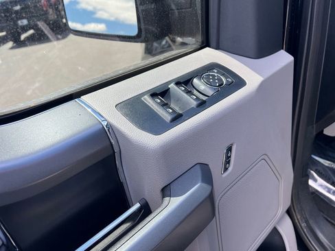 Used 2018 Ford F150 XLT w/ Equipment Group 302A Luxury AWD/4WD image 32