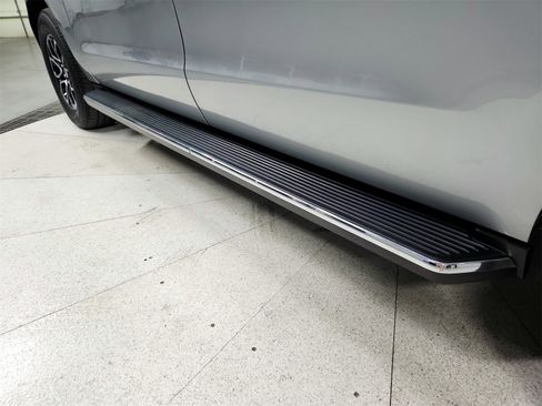 Used 2023 Ford Expedition Max XLT image 51