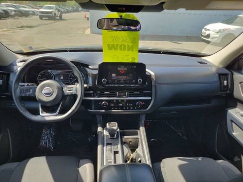 Used 2025 Nissan Pathfinder SV image 25