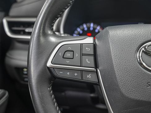 Used 2023 Toyota Highlander XLE AWD/4WD image 19