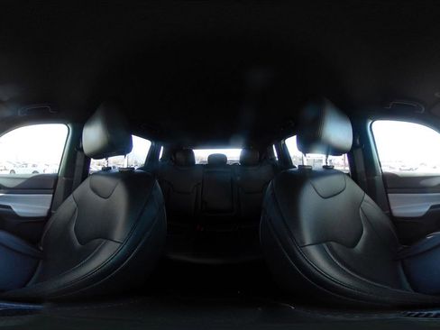 Used 2025 Jeep Compass Limited image 43