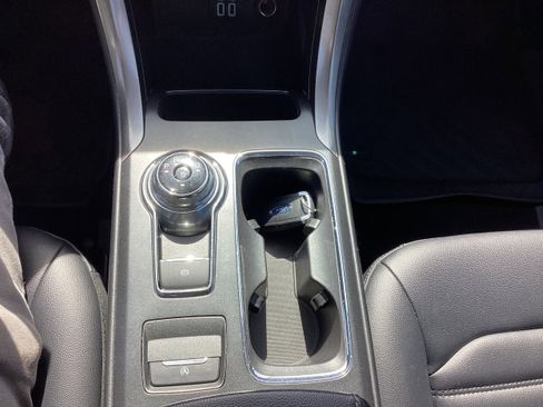 Used 2019 Ford Fusion SEL image 18