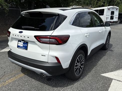 Used 2024 Ford Escape SE image 7