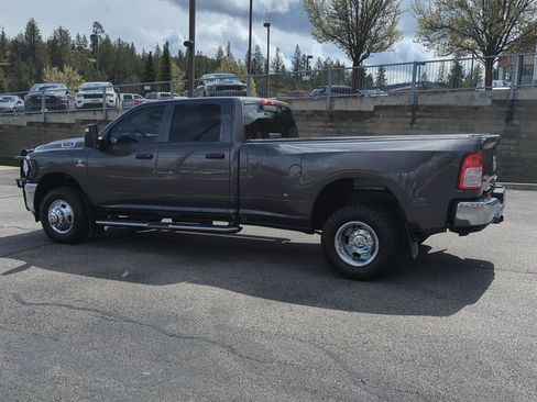 Used 2024 RAM 3500 Tradesman w/ Chrome Appearance Group AWD/4WD image 4