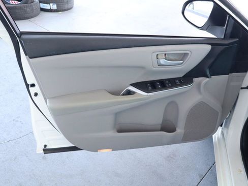 Used 2016 Toyota Camry SE FWD image 12