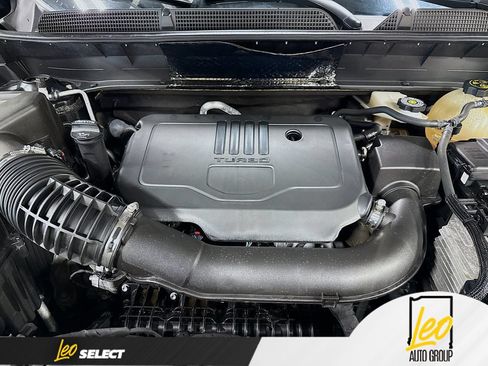 Used 2023 GMC Acadia SLT AWD/4WD image 35