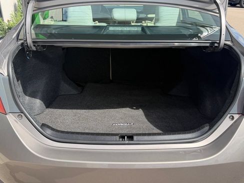 Used 2016 Toyota Corolla LE FWD image 9