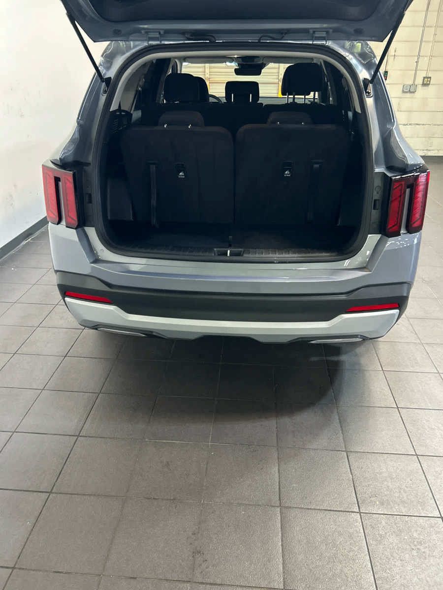Used 2025 Kia Sorento LX FWD image 10