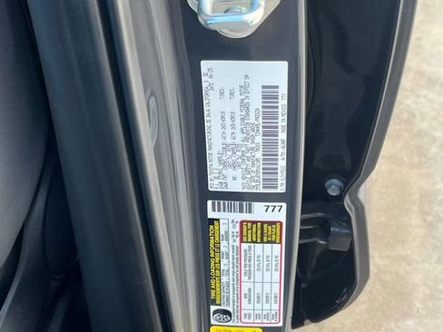 Used 2025 Toyota Tacoma TRD Sport AWD/4WD image 39