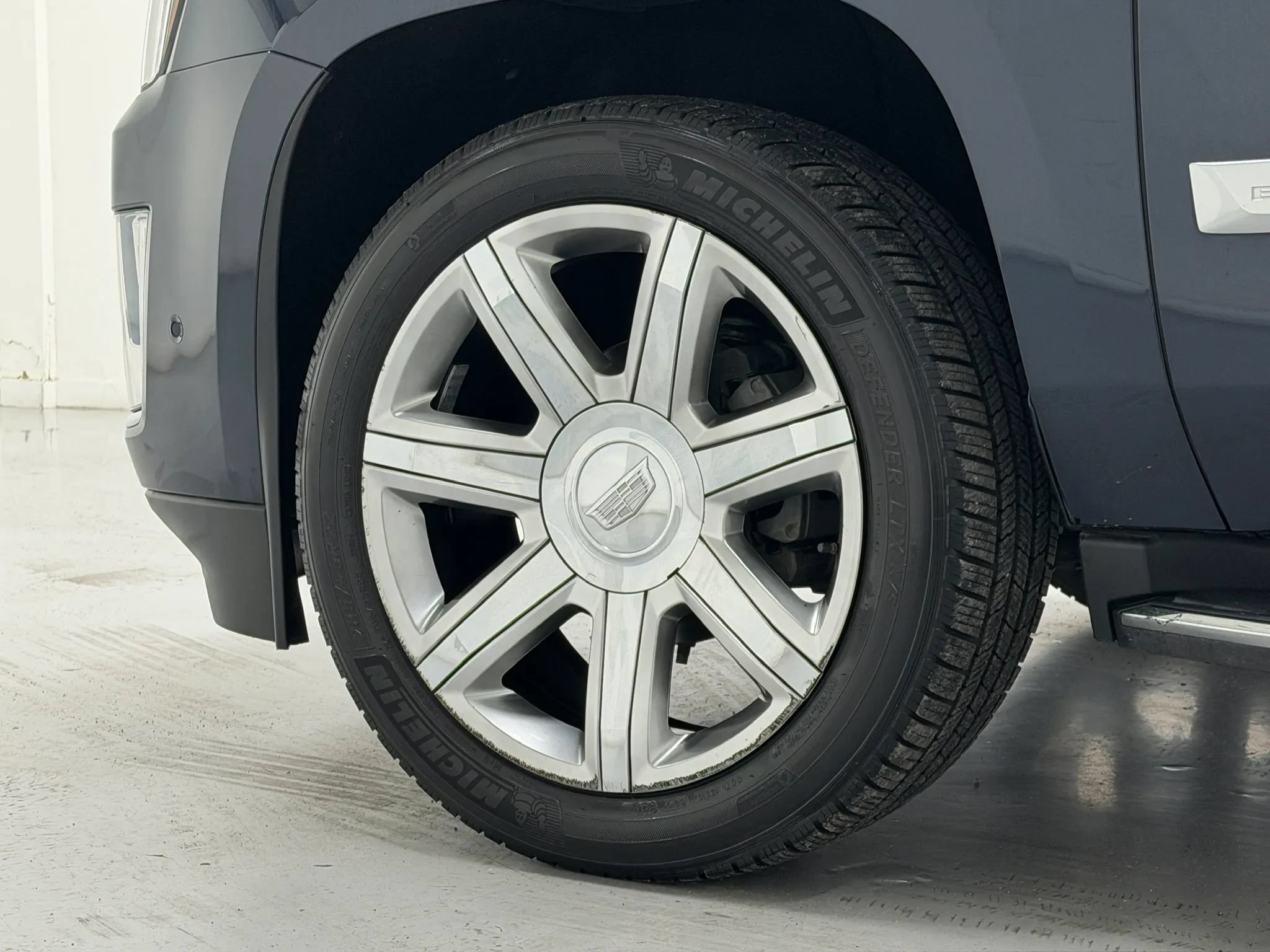 Used 2019 Cadillac Escalade Luxury RWD image 95