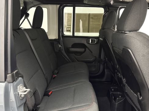 Used 2025 Jeep Wrangler Unlimited Rubicon image 30