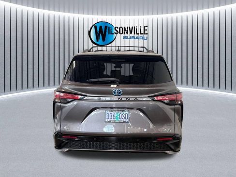 Used 2022 Toyota Sienna XSE w/ XSE Plus Package AWD/4WD image 5