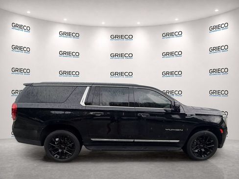 Used 2022 GMC Yukon XL SLT w/ SLT Premium Package RWD image 9