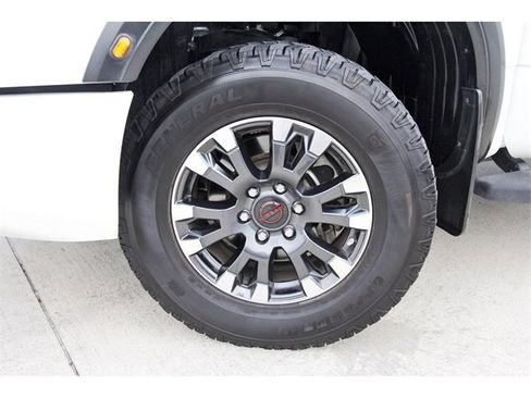 Used 2024 Nissan Titan PRO-4X image 30