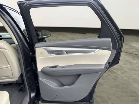 Used 2018 Cadillac XT5 Luxury w/ Driver Awareness Package FWD image 19
