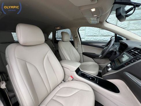 Used 2018 Lincoln MKC Premiere image 11