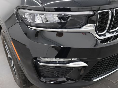 Used 2023 Jeep Grand Cherokee Limited image 22