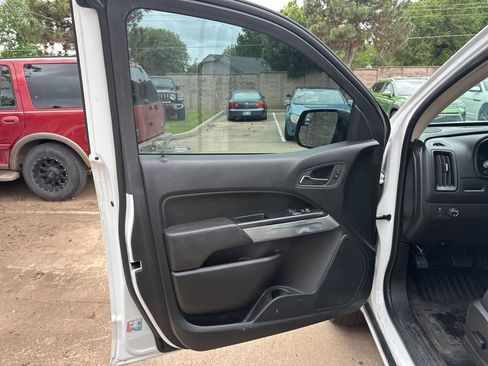 Used 2022 Chevrolet Colorado LT w/ Fleet Safety Package RWD image 9