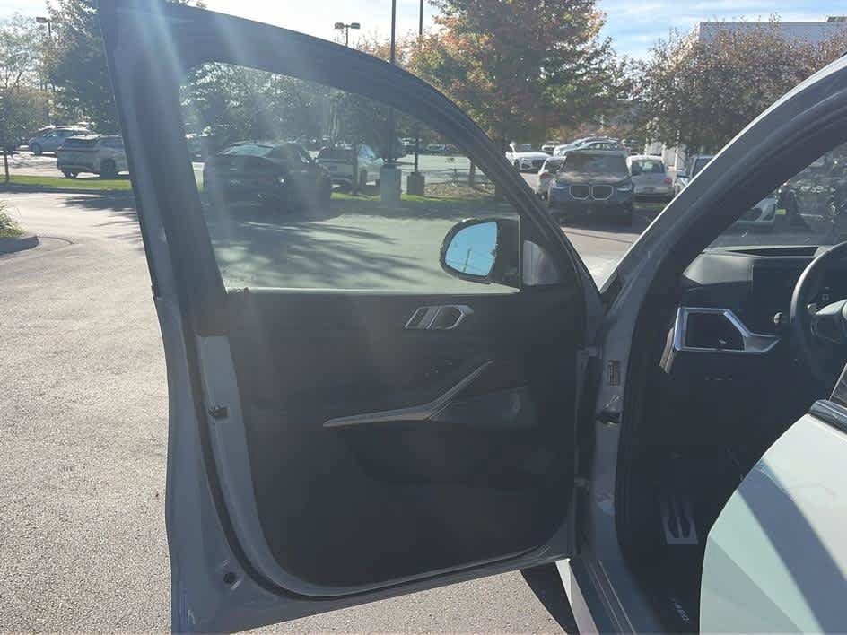 Used 2025 BMW X5 M60i AWD/4WD image 11