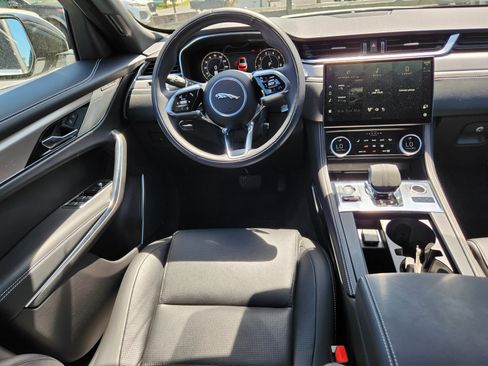 Certified 2024 Jaguar F-PACE R-Dynamic S image 13