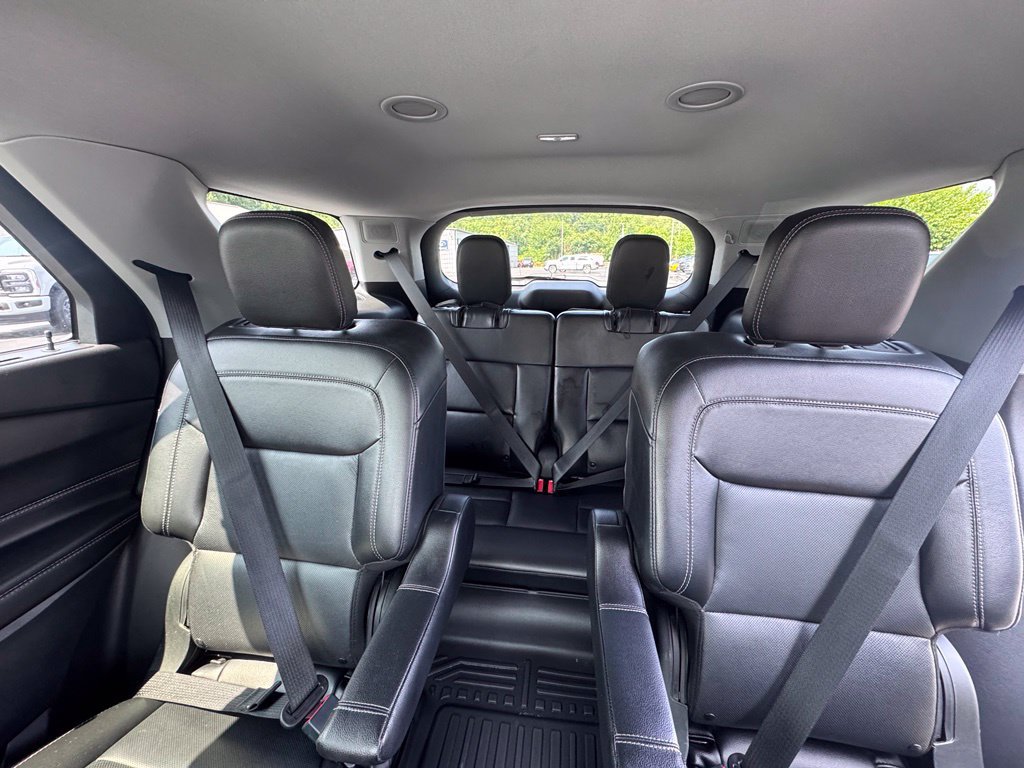 Used 2022 Ford Explorer Limited w/ Equipment Group 301A AWD/4WD image 19