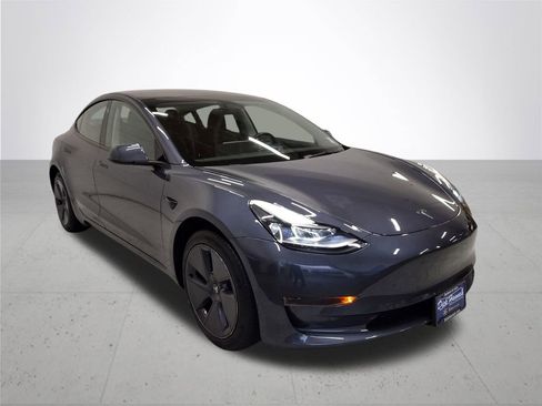 Used 2023 Tesla Model 3 Standard Range image 4