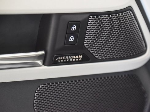 Used 2023 Land Rover Defender 110 X-Dynamic SE image 10