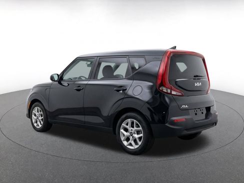 Used 2025 Kia Soul LX w/ LX Technology Package FWD image 7