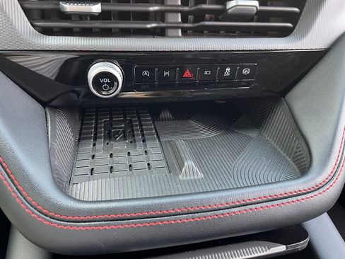 Used 2025 Ford Explorer ST image 38