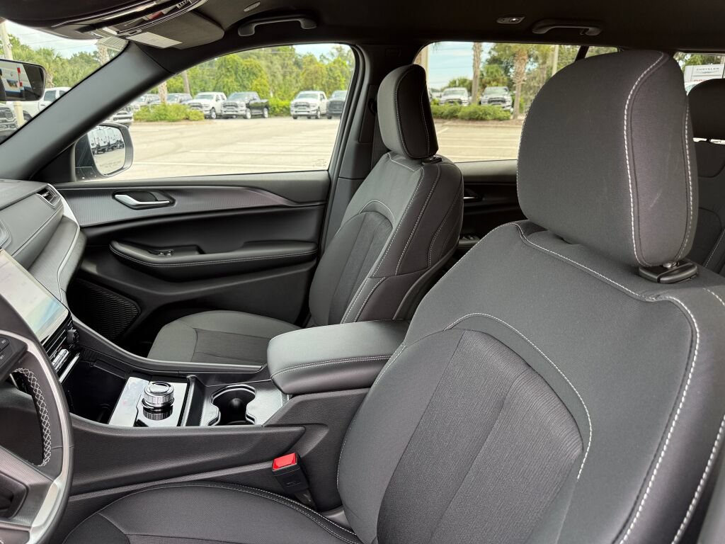 New 2027 Jeep Grand Cherokee Laredo AWD/4WD image 20