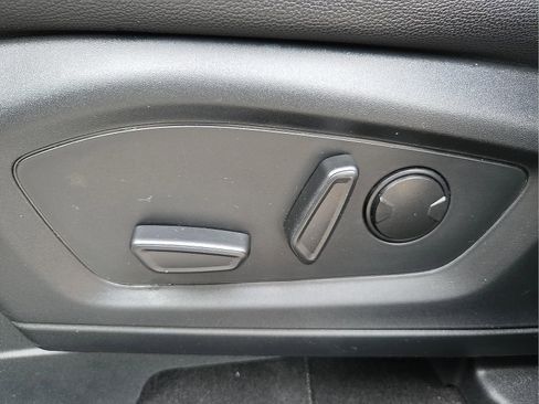 Used 2023 Ford Explorer Limited image 16